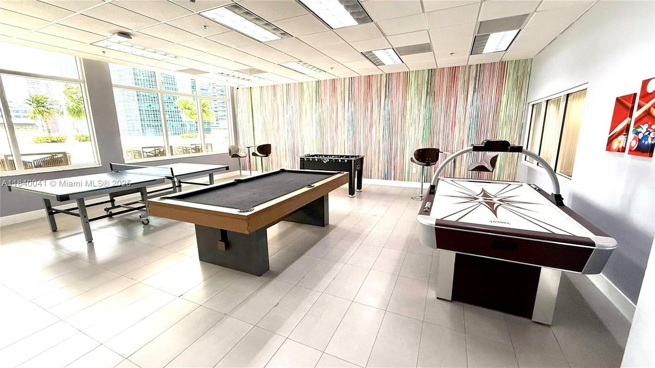 待售: $349,000 (0 贝兹, 1 浴室, 425 平方英尺)