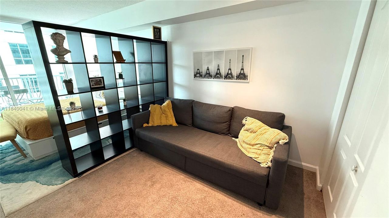 待售: $349,000 (0 贝兹, 1 浴室, 425 平方英尺)