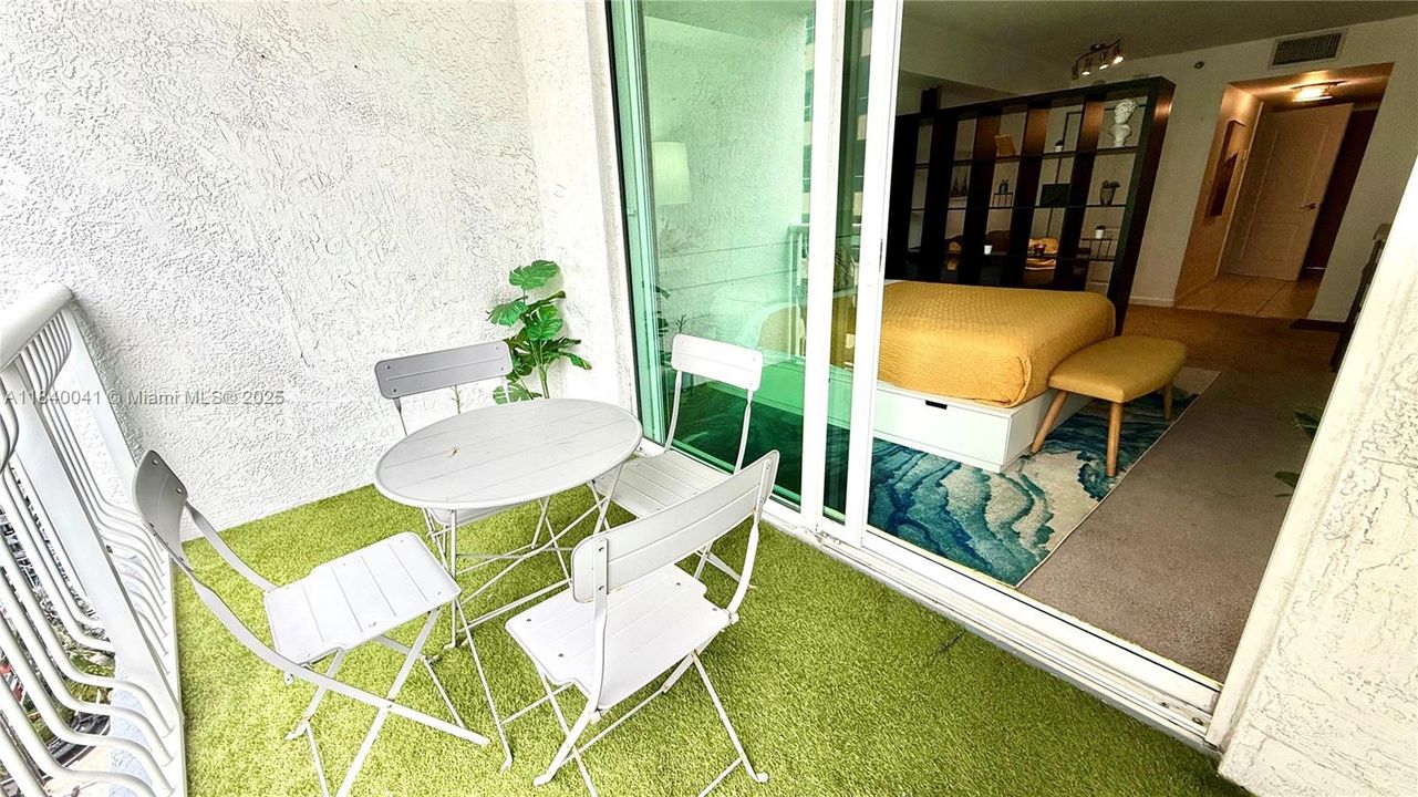 待售: $349,000 (0 贝兹, 1 浴室, 425 平方英尺)