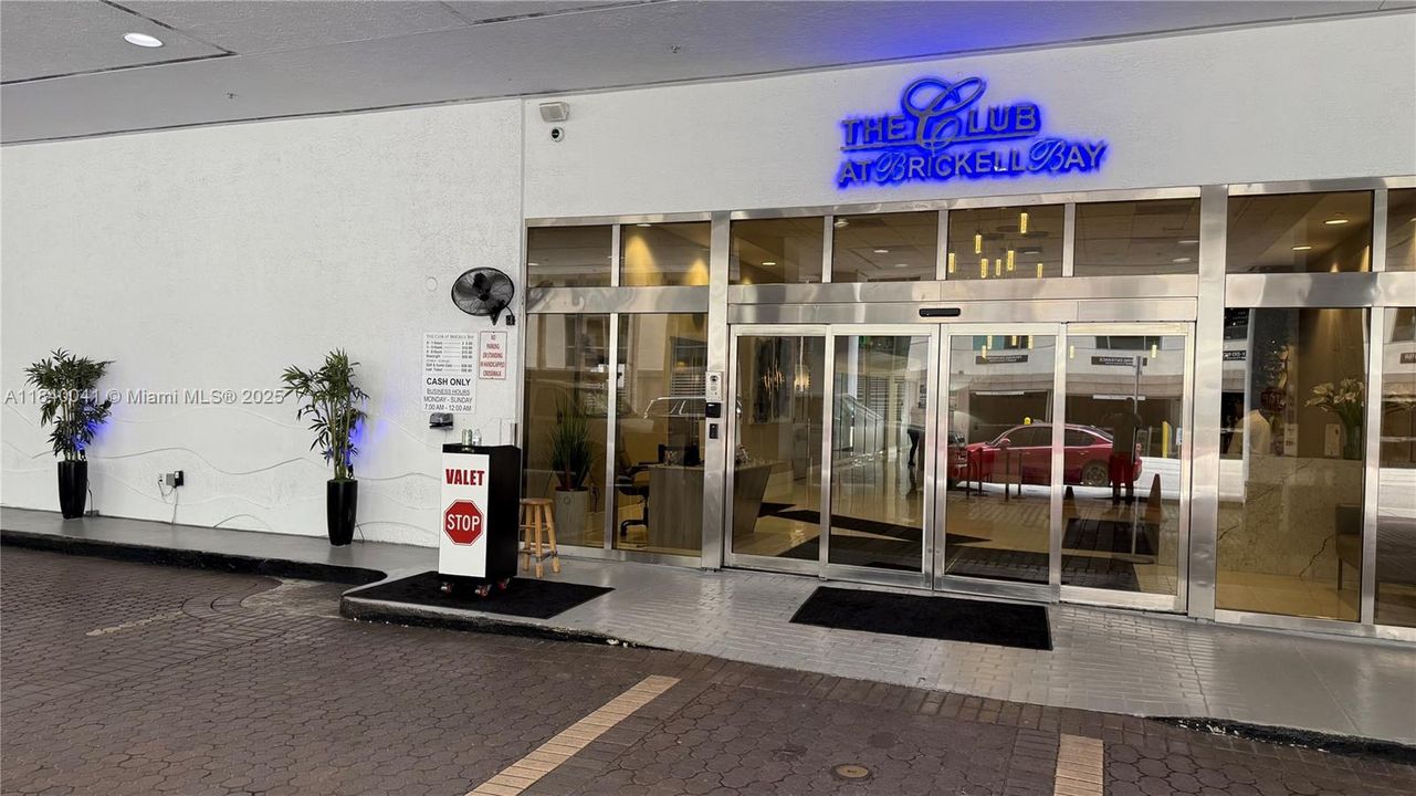 待售: $349,000 (0 贝兹, 1 浴室, 425 平方英尺)