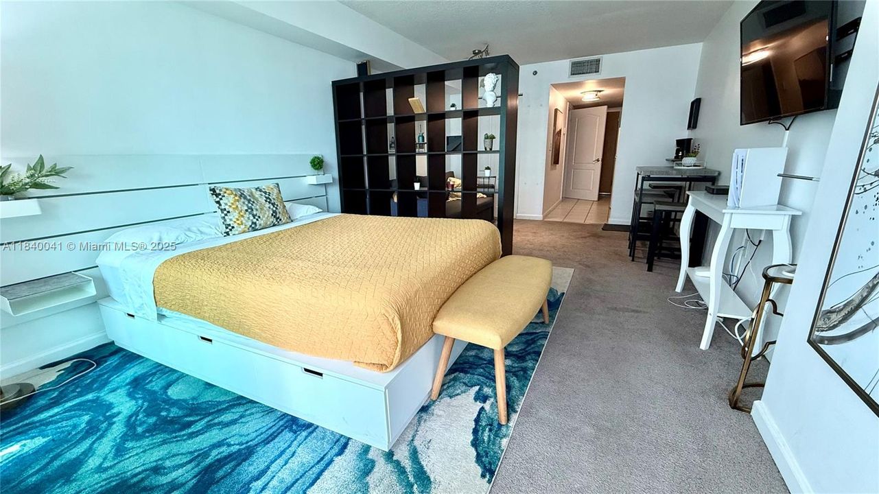 待售: $349,000 (0 贝兹, 1 浴室, 425 平方英尺)