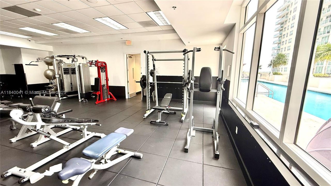 待售: $349,000 (0 贝兹, 1 浴室, 425 平方英尺)