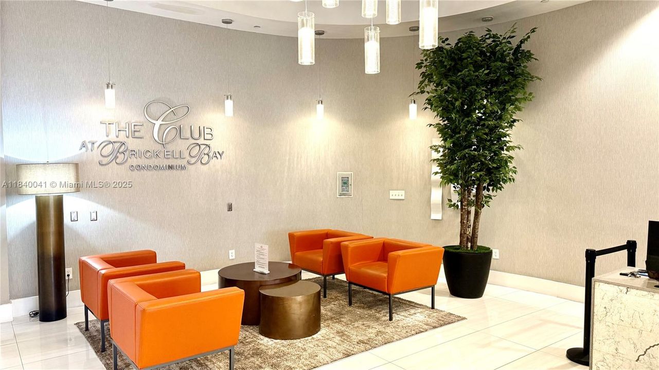 待售: $349,000 (0 贝兹, 1 浴室, 425 平方英尺)