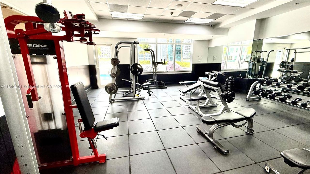 待售: $349,000 (0 贝兹, 1 浴室, 425 平方英尺)