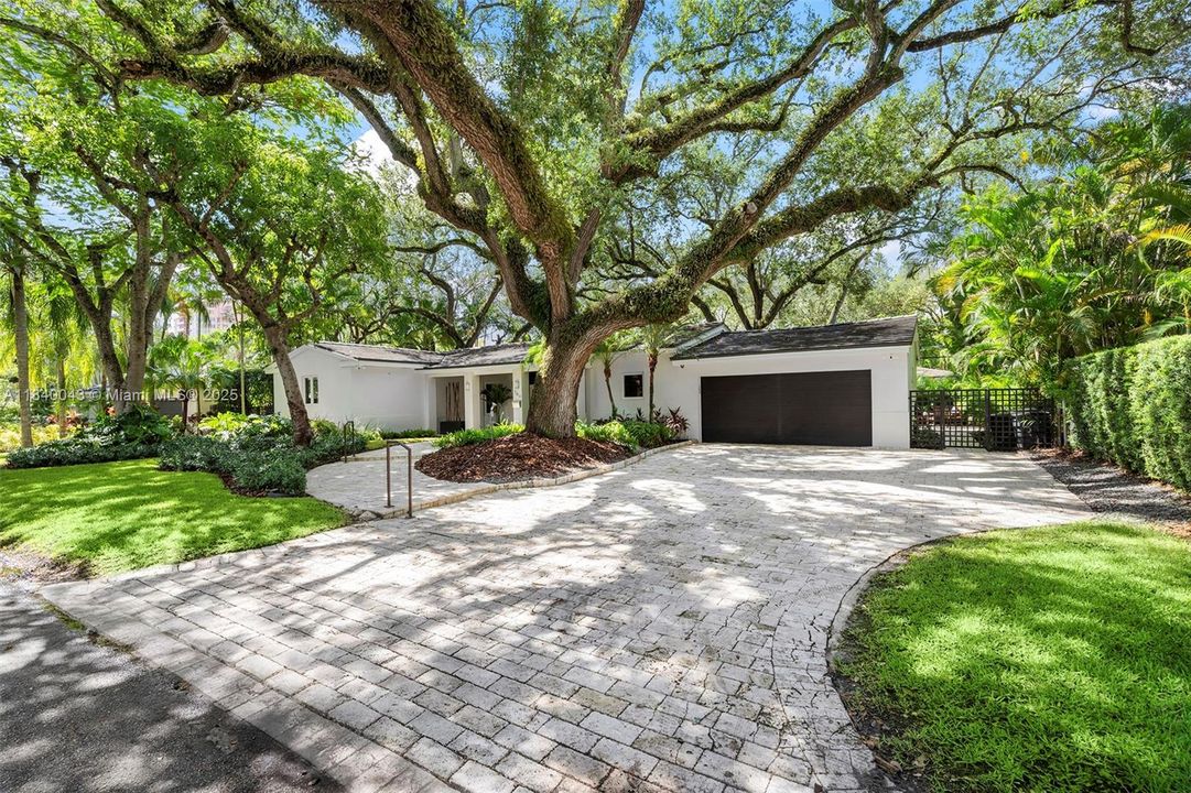 Vendido Recientemente: $2,445,000 (3 camas, 2 baños, 2121 Pies cuadrados)