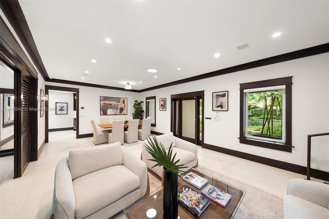 Vendido Recientemente: $2,445,000 (3 camas, 2 baños, 2121 Pies cuadrados)