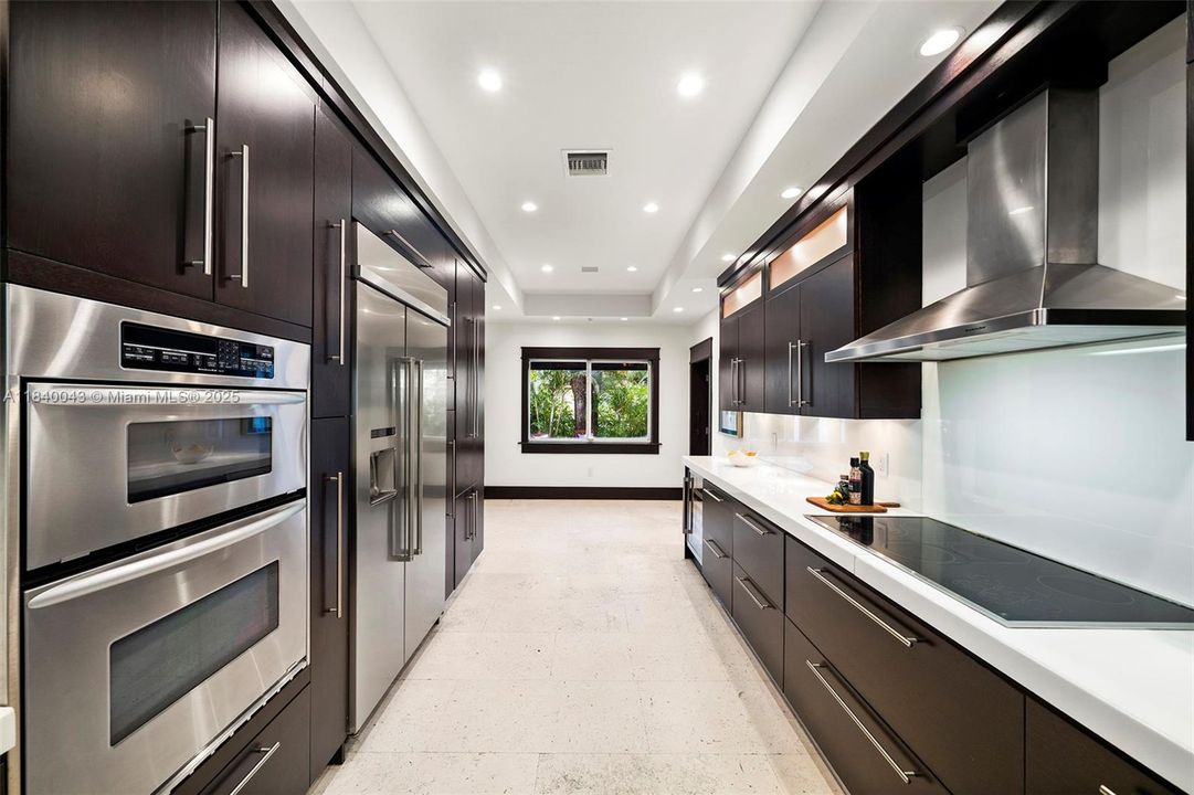 Vendido Recientemente: $2,445,000 (3 camas, 2 baños, 2121 Pies cuadrados)