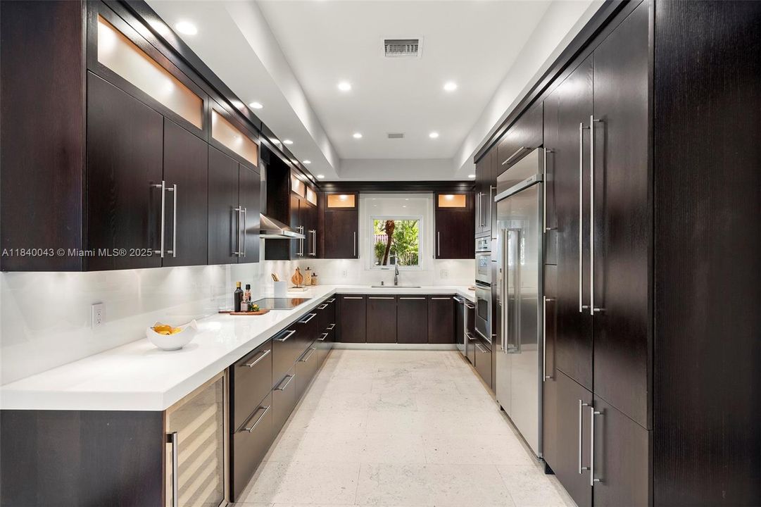 Vendido Recientemente: $2,445,000 (3 camas, 2 baños, 2121 Pies cuadrados)