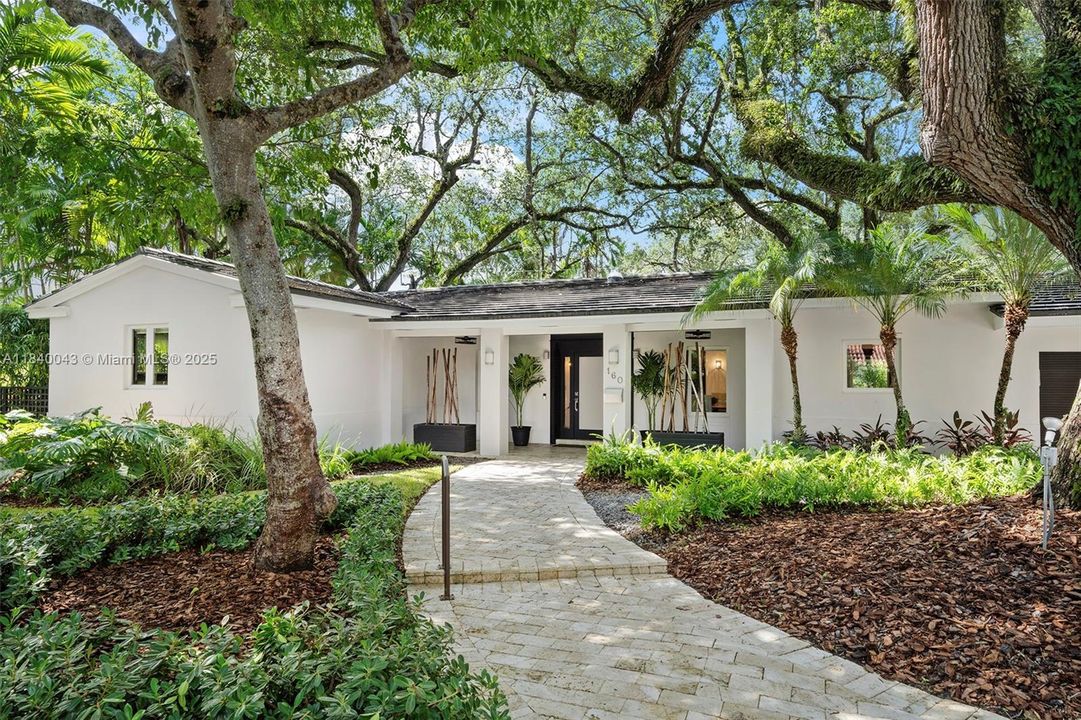 Vendido Recientemente: $2,445,000 (3 camas, 2 baños, 2121 Pies cuadrados)