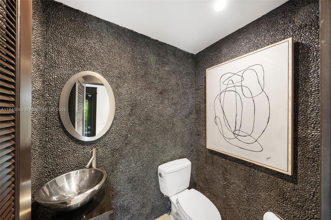 Vendido Recientemente: $2,445,000 (3 camas, 2 baños, 2121 Pies cuadrados)