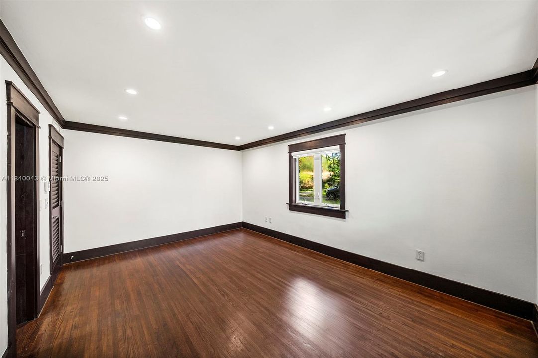 Vendido Recientemente: $2,445,000 (3 camas, 2 baños, 2121 Pies cuadrados)