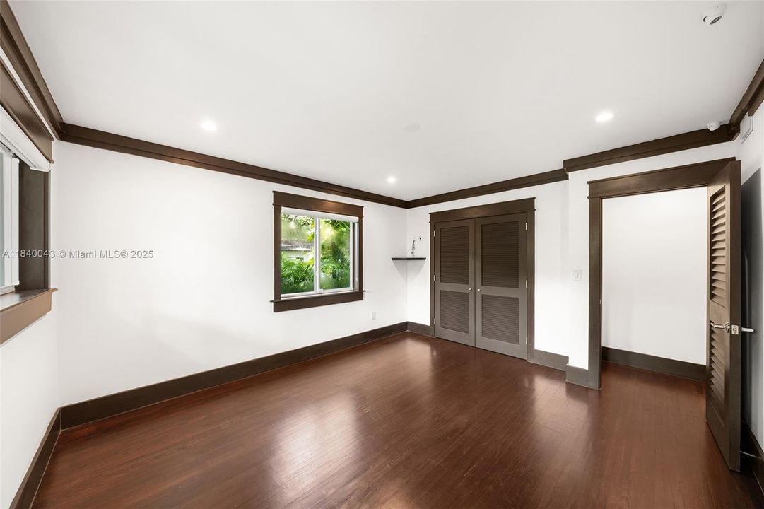 Vendido Recientemente: $2,445,000 (3 camas, 2 baños, 2121 Pies cuadrados)