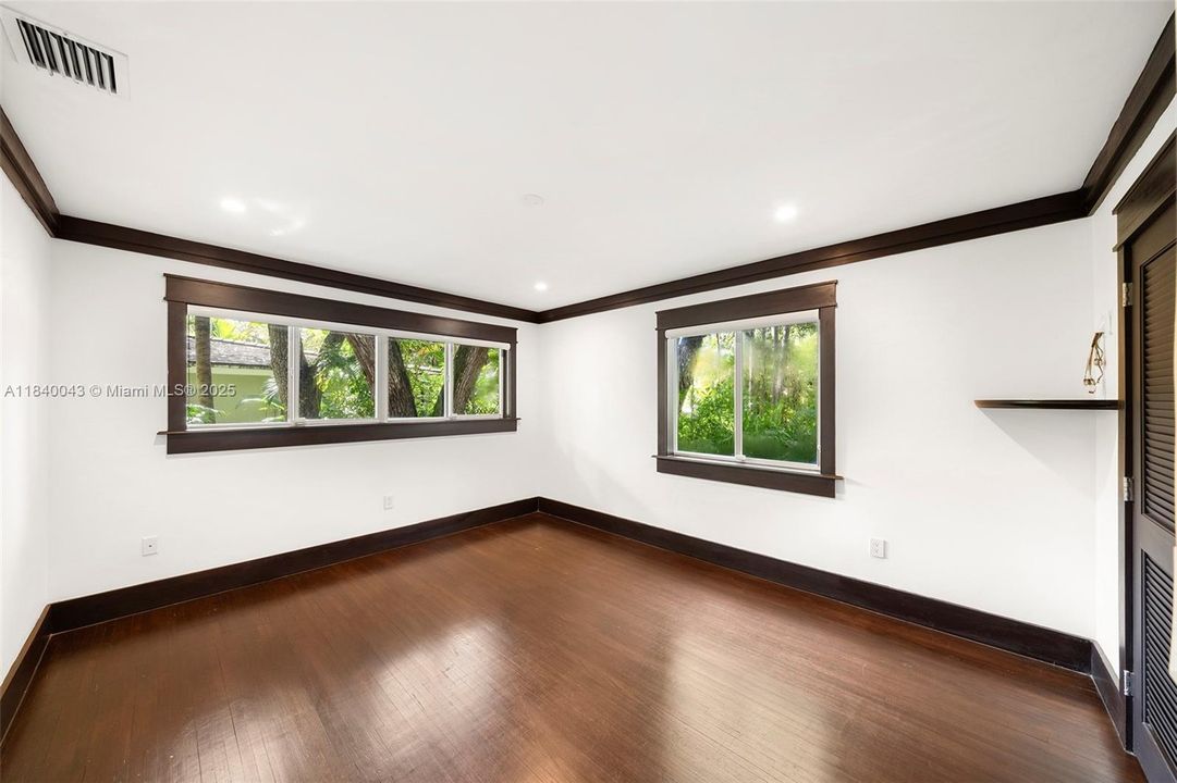 Vendido Recientemente: $2,445,000 (3 camas, 2 baños, 2121 Pies cuadrados)