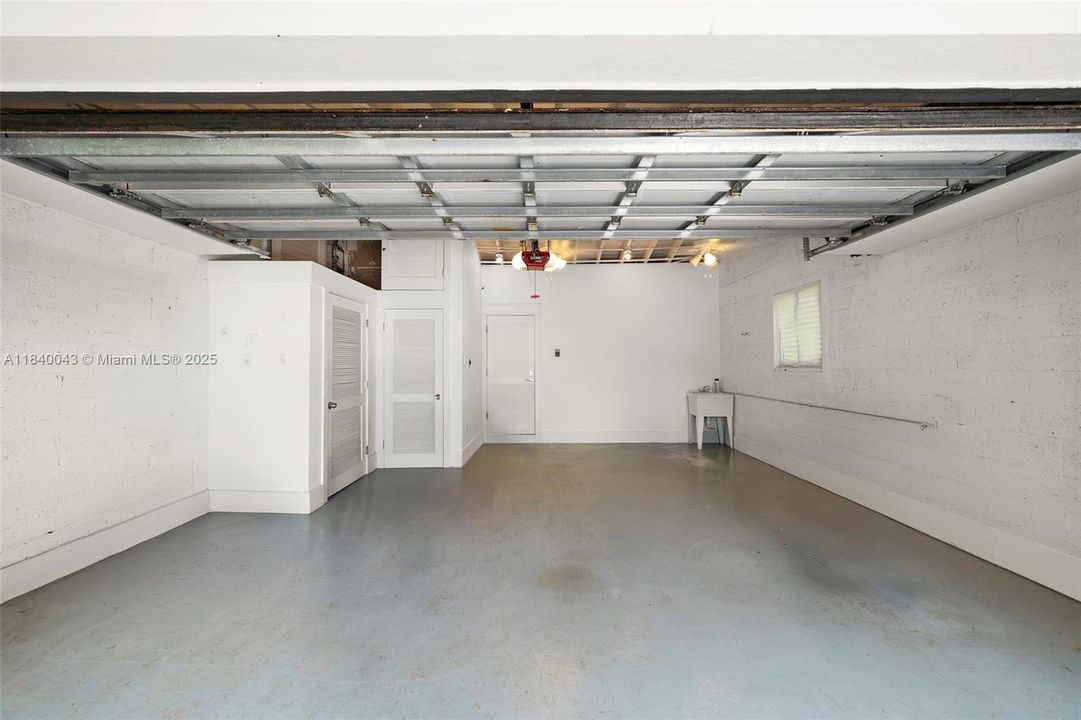 Vendido Recientemente: $2,445,000 (3 camas, 2 baños, 2121 Pies cuadrados)