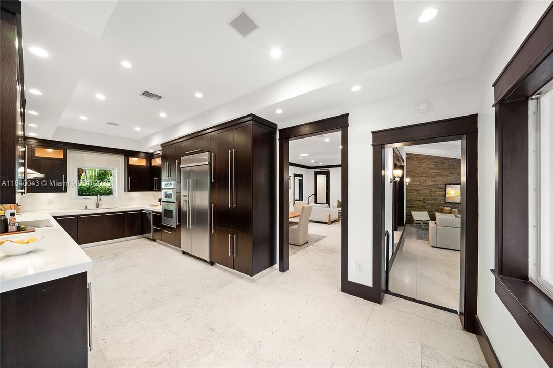 Vendido Recientemente: $2,445,000 (3 camas, 2 baños, 2121 Pies cuadrados)