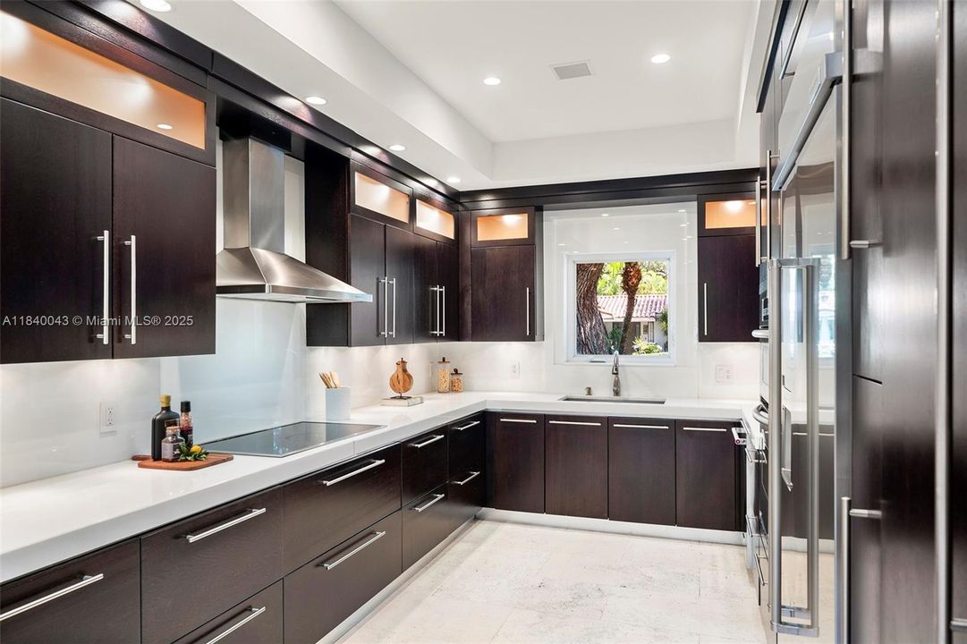 Vendido Recientemente: $2,445,000 (3 camas, 2 baños, 2121 Pies cuadrados)