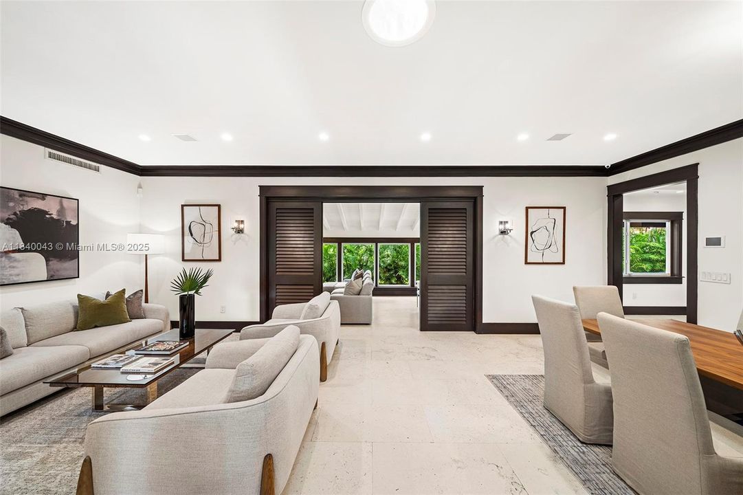 Vendido Recientemente: $2,445,000 (3 camas, 2 baños, 2121 Pies cuadrados)