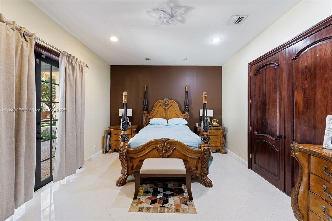 For Sale: $2,200,000 (6 beds, 8 baths, 6548 Square Feet)