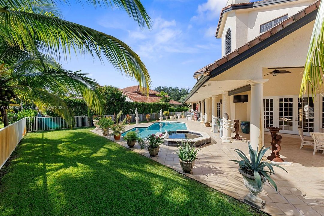 For Sale: $2,200,000 (6 beds, 8 baths, 6548 Square Feet)