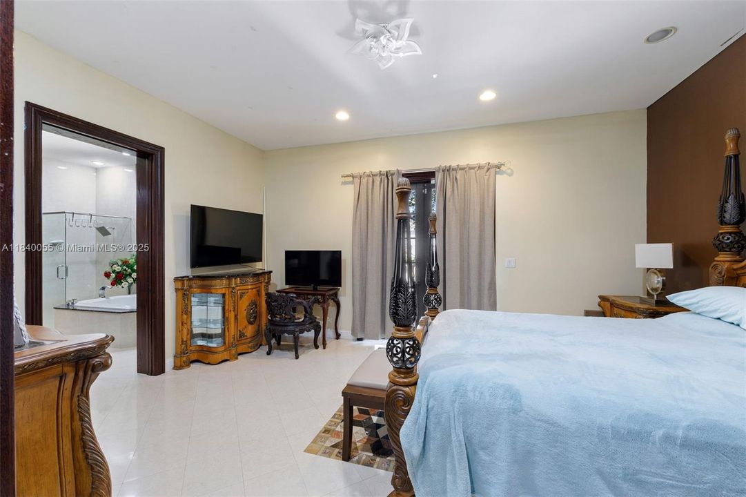 For Sale: $2,200,000 (6 beds, 8 baths, 6548 Square Feet)