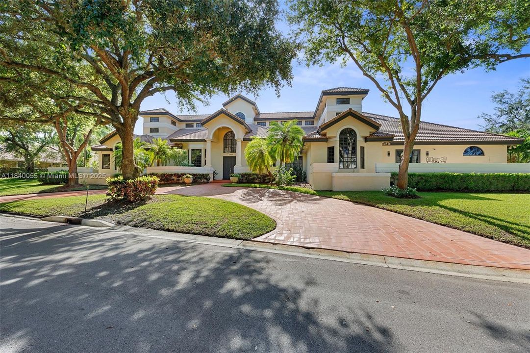 For Sale: $2,200,000 (6 beds, 8 baths, 6548 Square Feet)