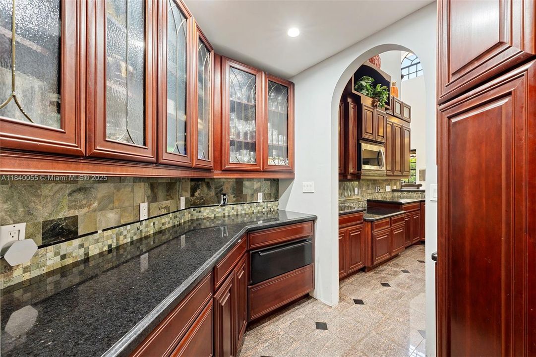 For Sale: $2,200,000 (6 beds, 8 baths, 6548 Square Feet)