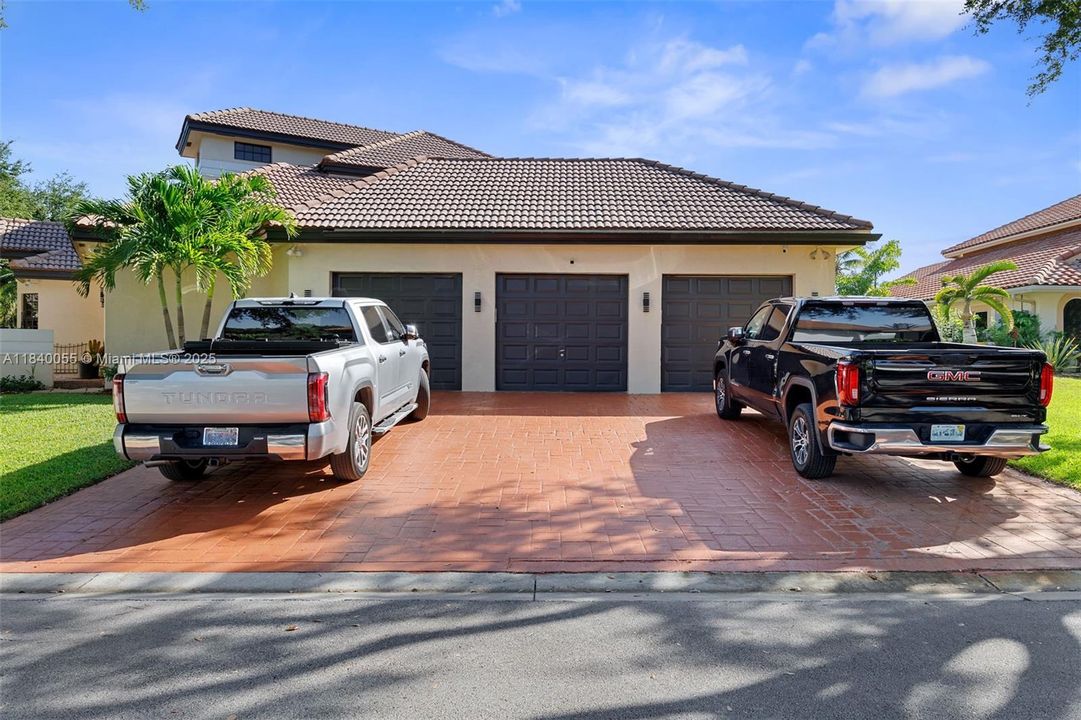 For Sale: $2,200,000 (6 beds, 8 baths, 6548 Square Feet)