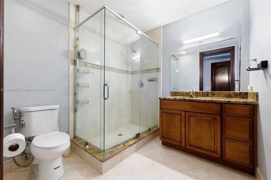 For Sale: $2,200,000 (6 beds, 8 baths, 6548 Square Feet)