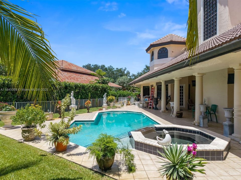 For Sale: $2,200,000 (6 beds, 8 baths, 6548 Square Feet)