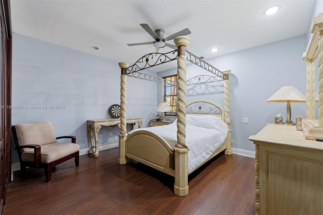 For Sale: $2,200,000 (6 beds, 8 baths, 6548 Square Feet)