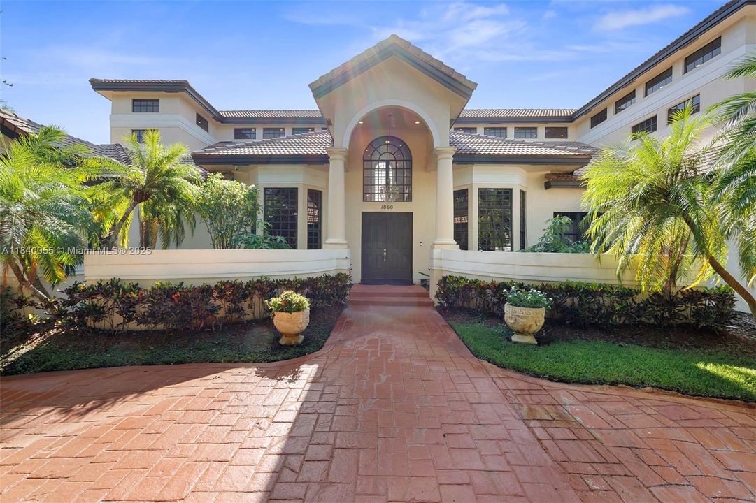 For Sale: $2,200,000 (6 beds, 8 baths, 6548 Square Feet)
