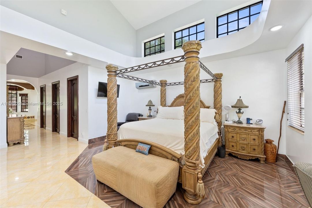 For Sale: $2,200,000 (6 beds, 8 baths, 6548 Square Feet)