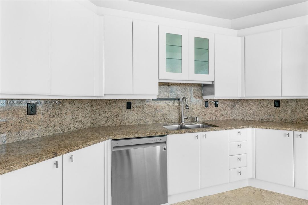 待售: $2,999,000 (3 贝兹, 2 浴室, 2355 平方英尺)