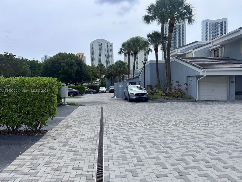 For Sale: $950,000 (3 beds, 2 baths, 2265 Square Feet)