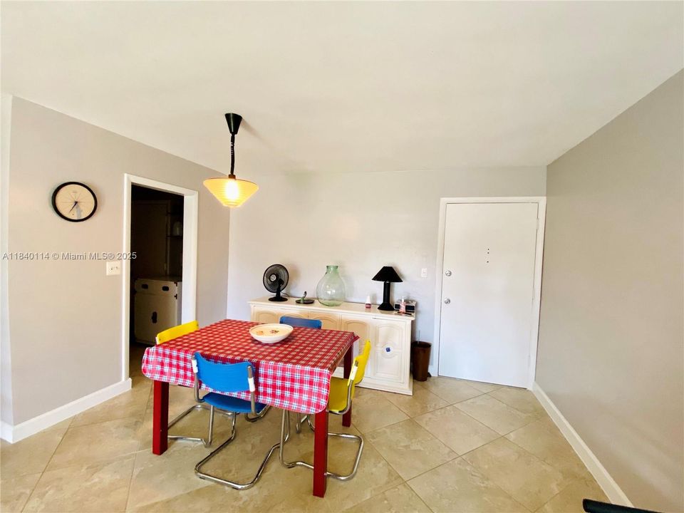 En Venta: $255,000 (2 camas, 2 baños, 850 Pies cuadrados)