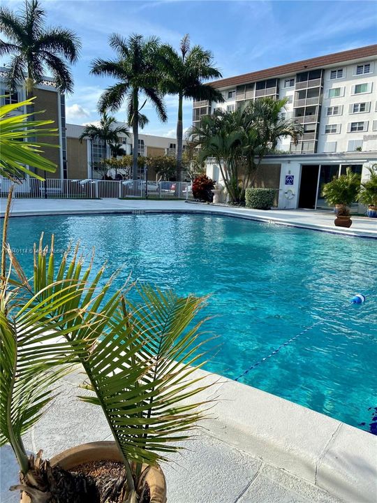 En Venta: $255,000 (2 camas, 2 baños, 850 Pies cuadrados)