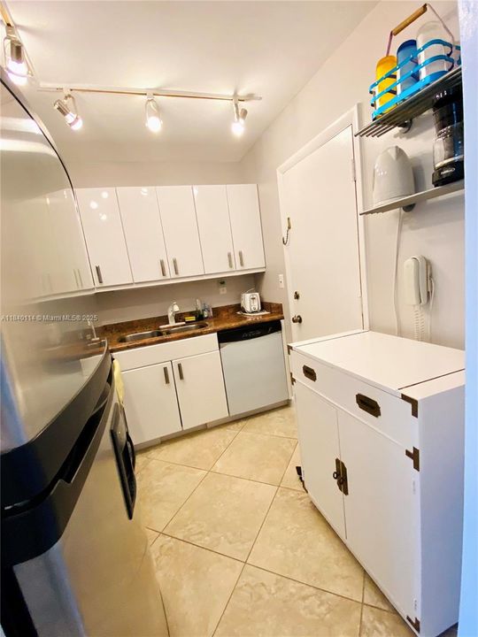 En Venta: $255,000 (2 camas, 2 baños, 850 Pies cuadrados)