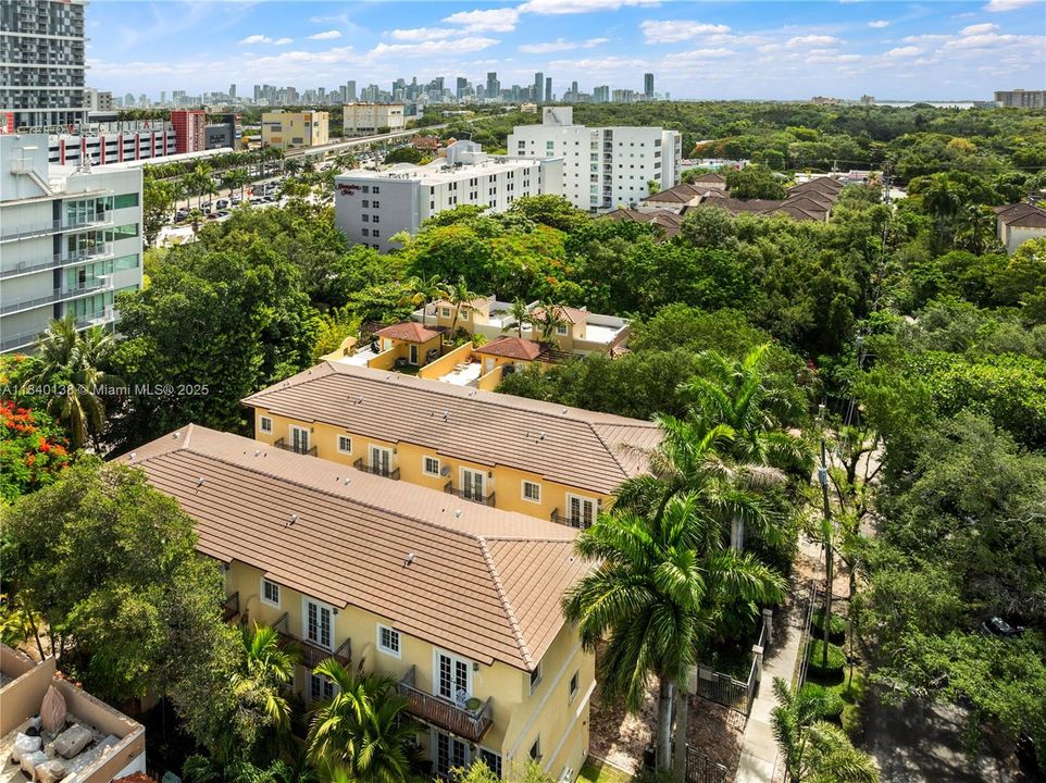 На продажу: $899,000 (2 спален, 2 ванн, 1050 Квадратных фут)