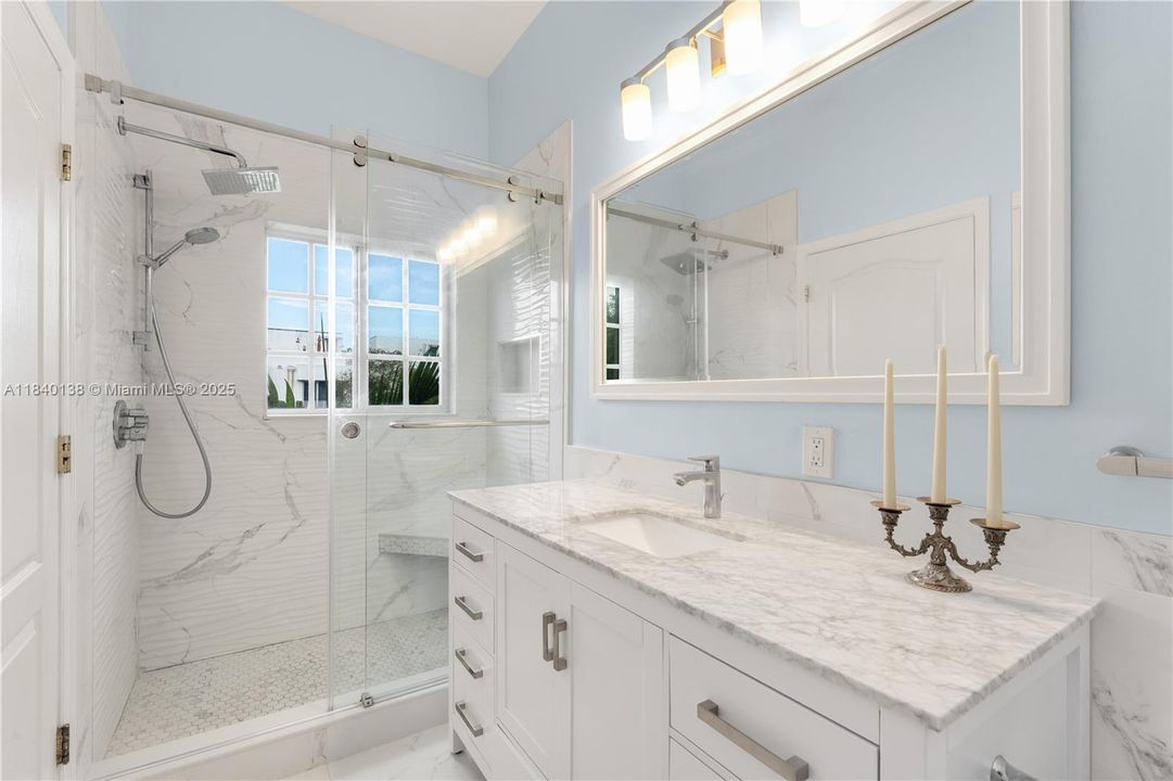 На продажу: $899,000 (2 спален, 2 ванн, 1050 Квадратных фут)