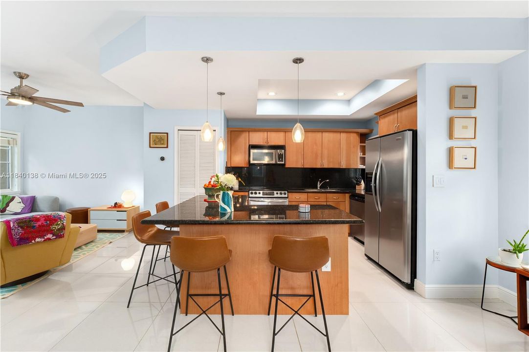 На продажу: $899,000 (2 спален, 2 ванн, 1050 Квадратных фут)