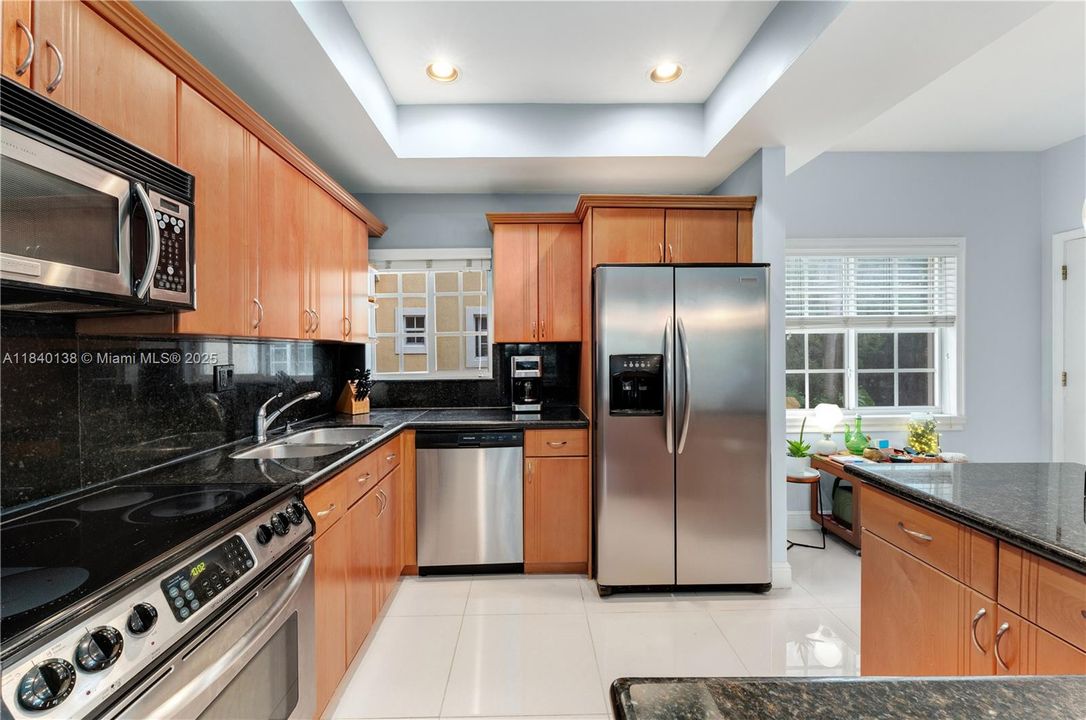 На продажу: $899,000 (2 спален, 2 ванн, 1050 Квадратных фут)