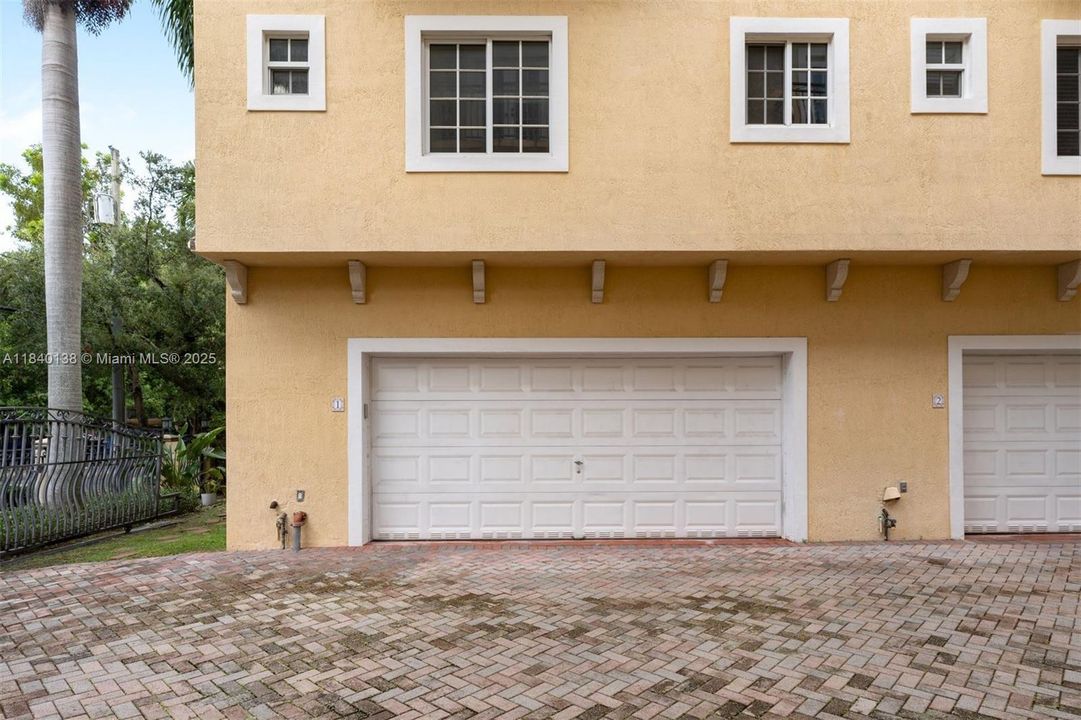 На продажу: $899,000 (2 спален, 2 ванн, 1050 Квадратных фут)