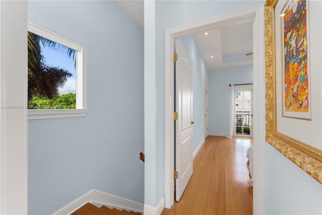 На продажу: $899,000 (2 спален, 2 ванн, 1050 Квадратных фут)