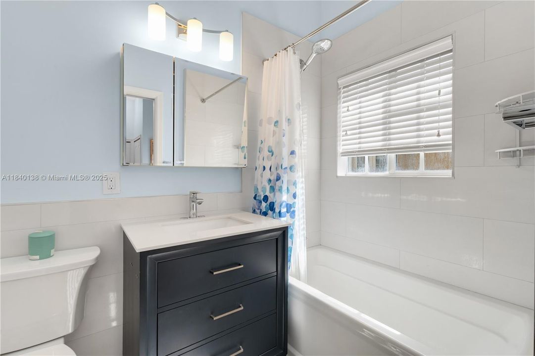 На продажу: $899,000 (2 спален, 2 ванн, 1050 Квадратных фут)