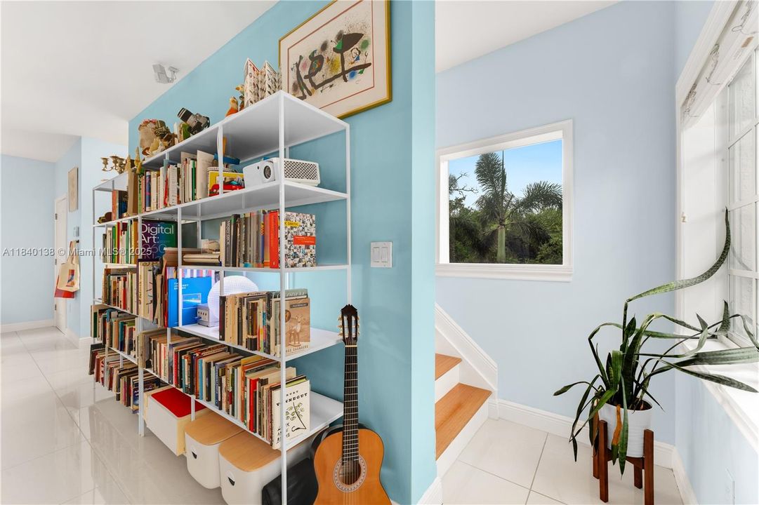 На продажу: $899,000 (2 спален, 2 ванн, 1050 Квадратных фут)