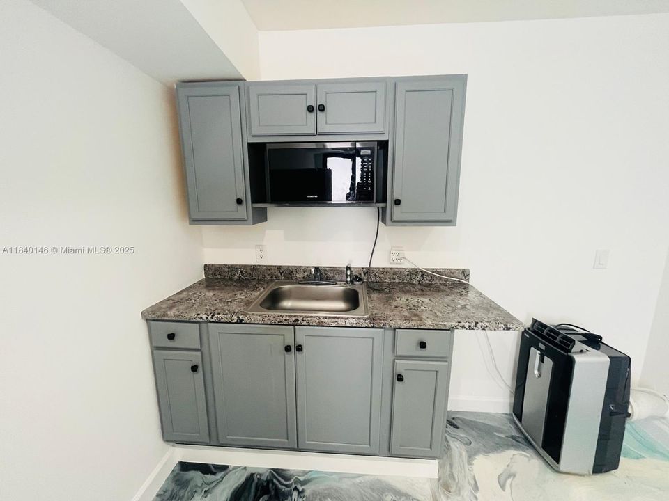Active With Contract: $1,500 (1 beds, 1 baths, 2119 Square Feet)