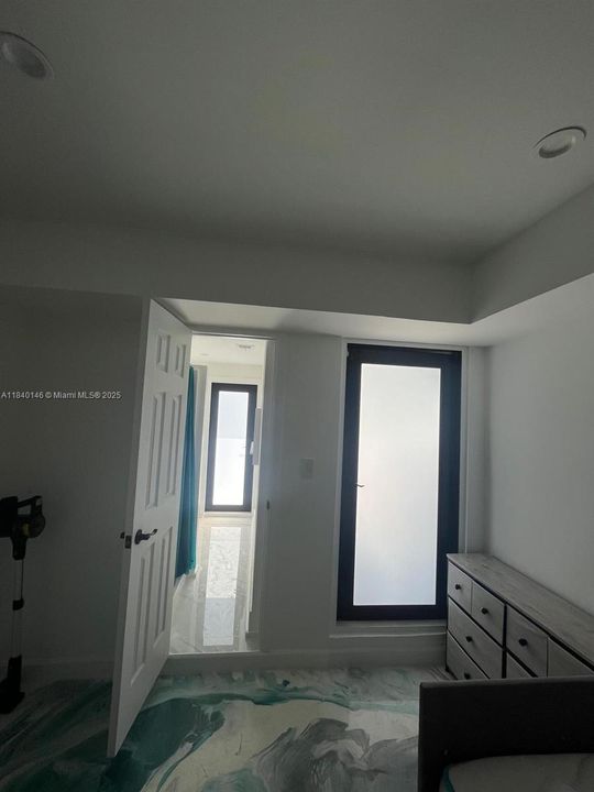 Active With Contract: $1,500 (1 beds, 1 baths, 2119 Square Feet)