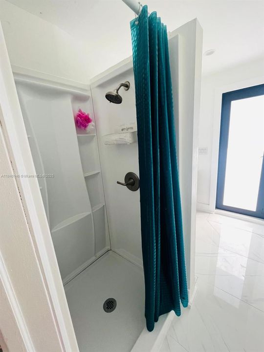 Active With Contract: $1,500 (1 beds, 1 baths, 2119 Square Feet)