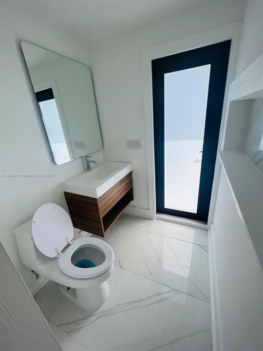 Active With Contract: $1,500 (1 beds, 1 baths, 2119 Square Feet)