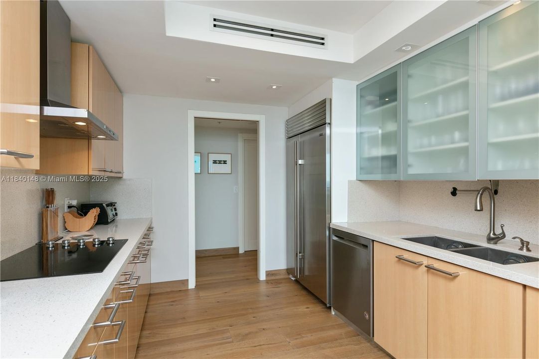 Active With Contract: $20,000 (3 beds, 3 baths, 2607 Square Feet)